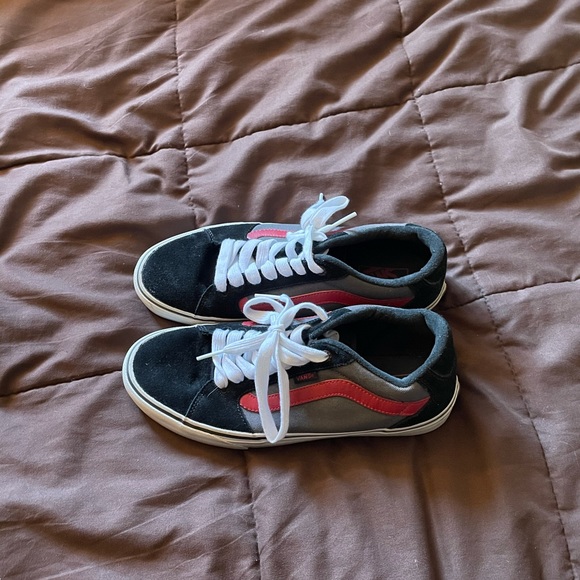 Vans - Picture 3 of 4